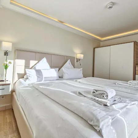 Garden Suite Apartment *